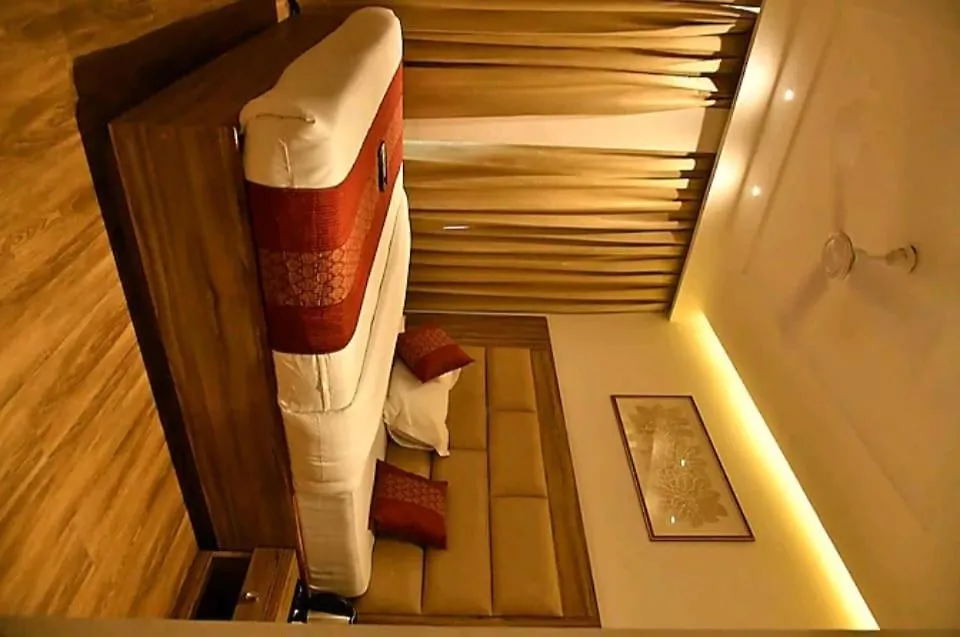 Hotel Pearl Wood Zirakpur 3*,  India