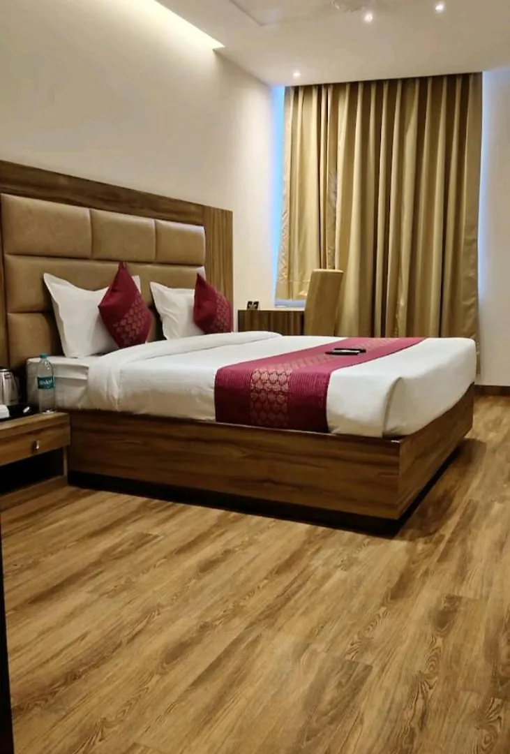 Hotel Pearl Wood Zirakpur