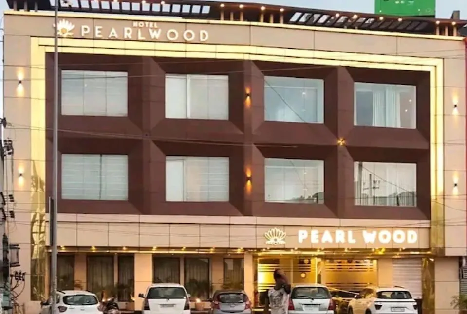 Hotel Pearl Wood Zirakpur