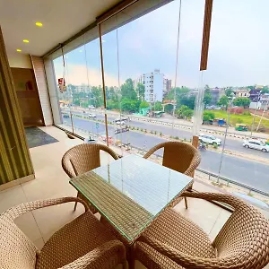 Hotel Pearl Grand-a Unit Of Elena Group, Zirakpur